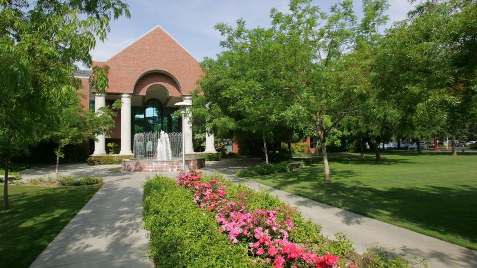 A photo of the fountain and flowers behind McDonald Hall