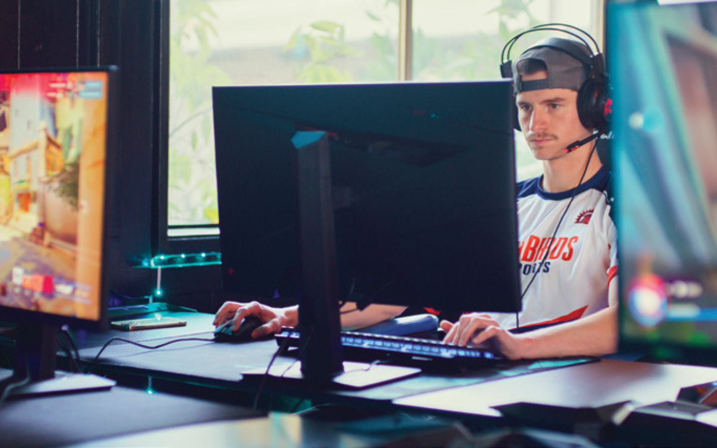 FPU student on a gaming computer