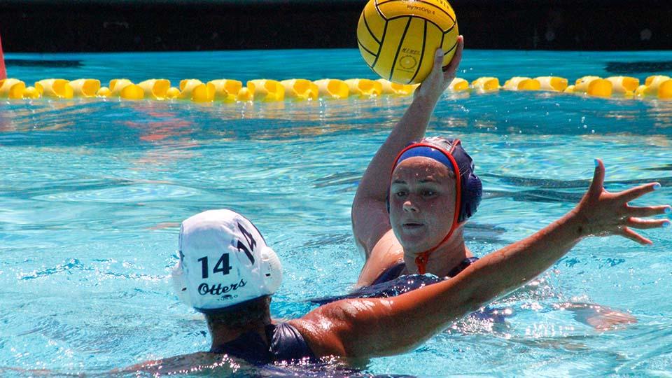 Photo of Tatum Benson playing waterpolo