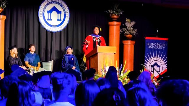 President Stephens welcomes students to FPU