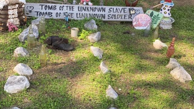 Tomb of the Unknown Slave/Tomb of the Unknown Soldier